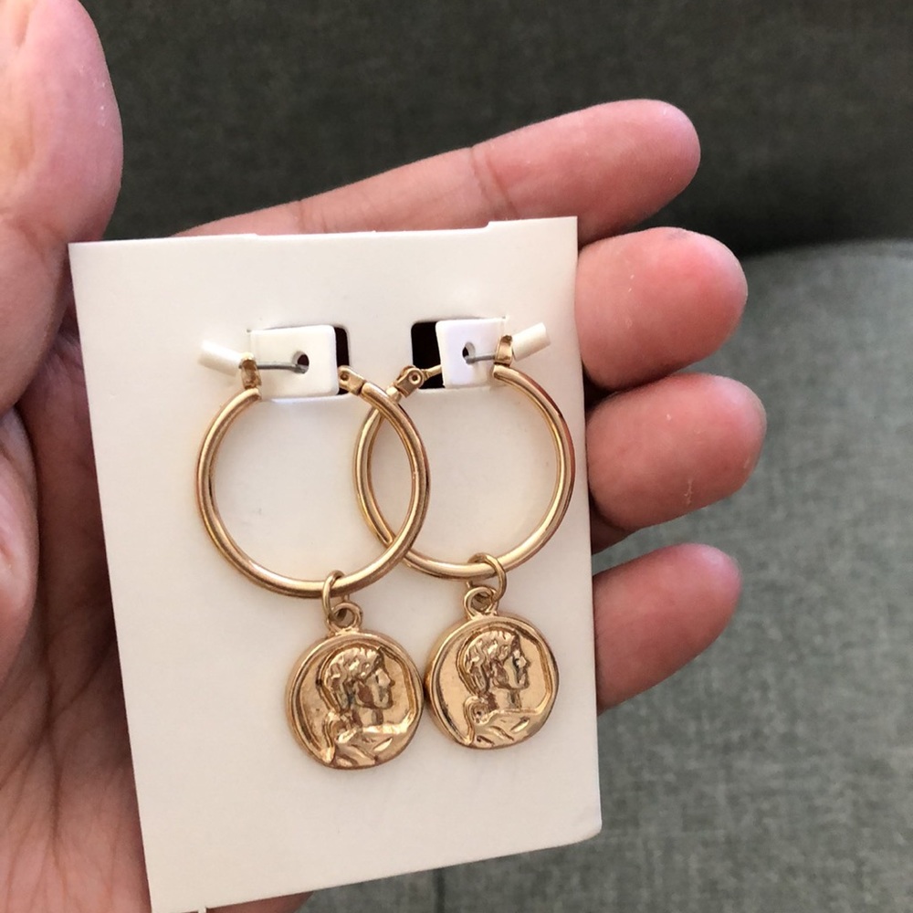 H&M gold hoop earrings 2 pk - Picture 7 of 7